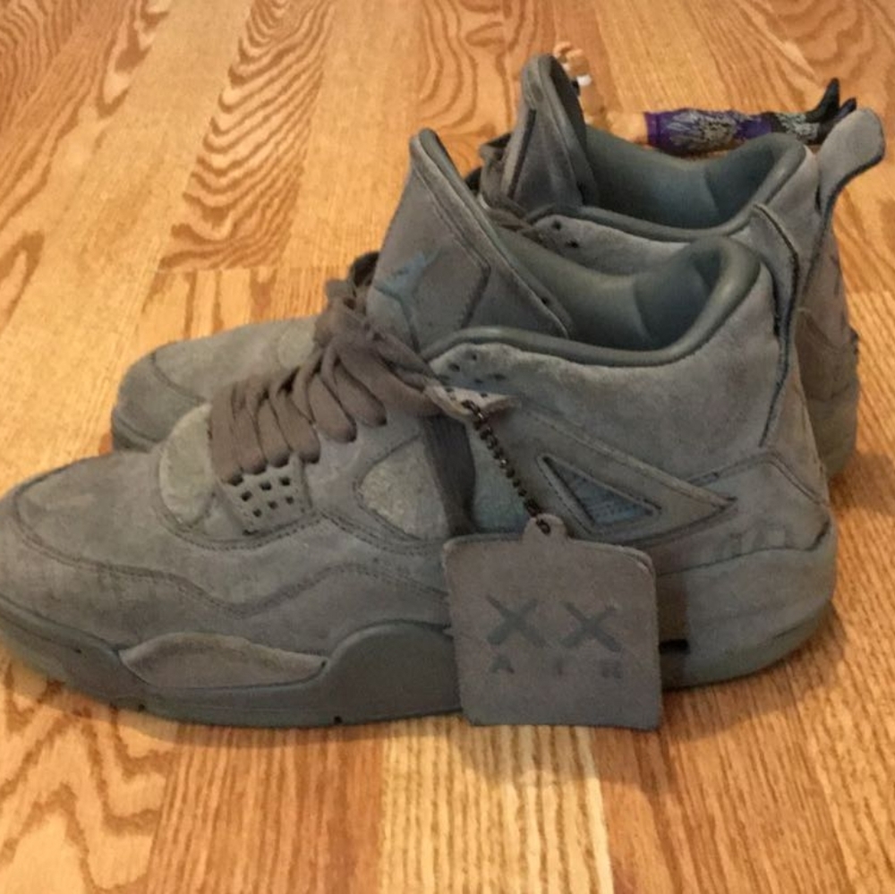Jordan retro 4 kaws